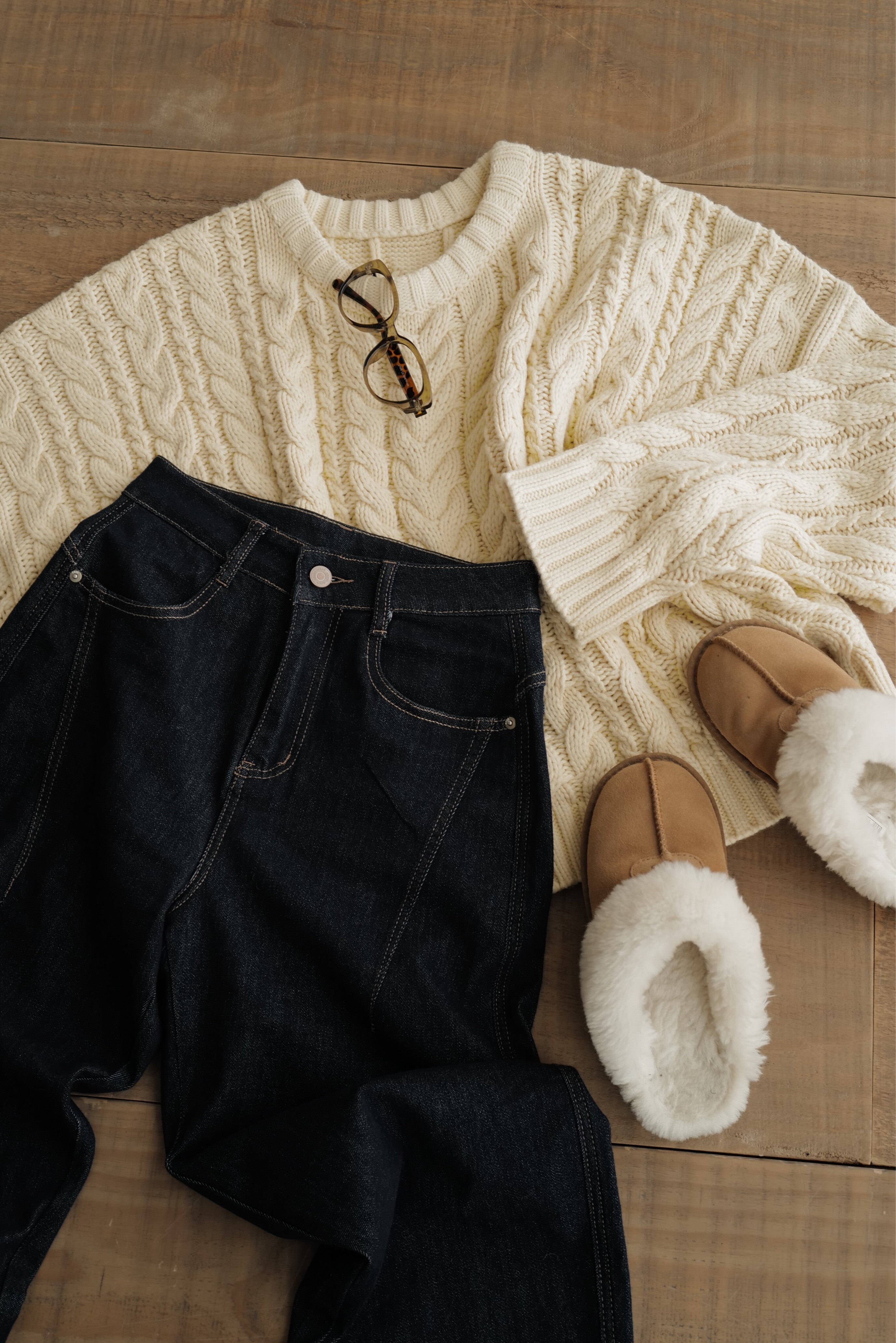 淡黃色粗麻花oversize針織