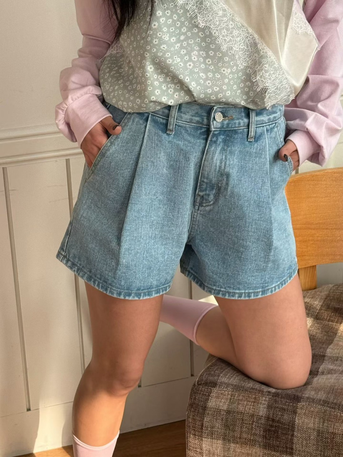 後鬆緊淺藍牛仔短褲