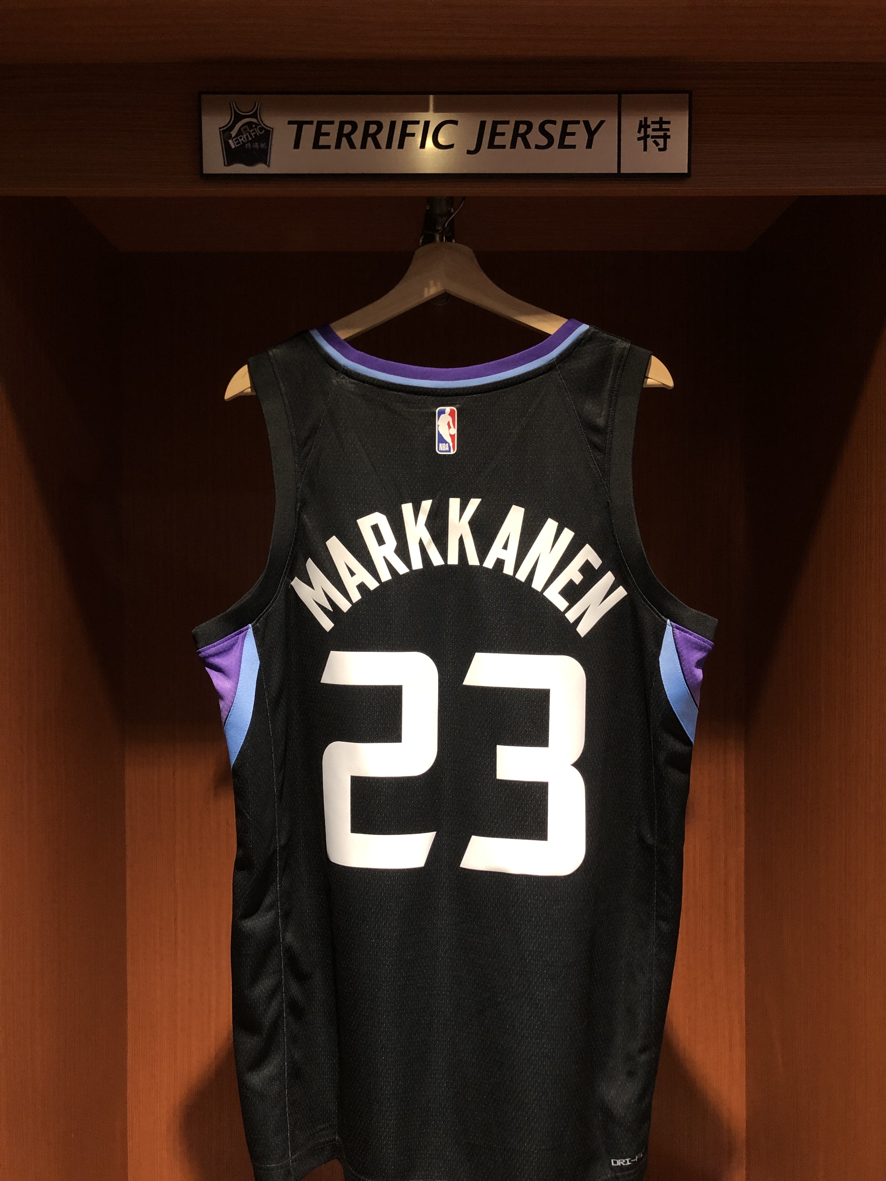 NBA球衣 Lauri Markkanen 猶他爵士黑 Statement Jordan Swingman 球迷版 熱轉印 含贊助商標 全新