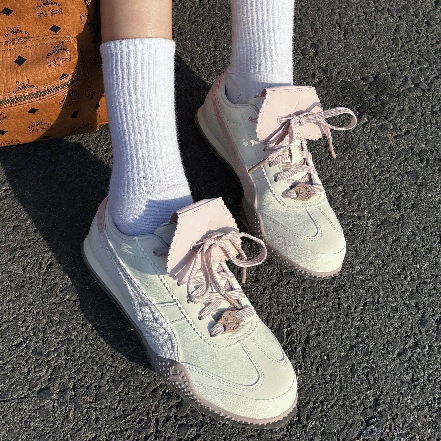 PUMA BELLA UT "YEAR OF HORSE"馬年限定 白粉 櫻花粉 翻鞋舌 女鞋 406665-01