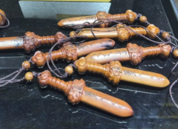 260131 - C12 雷擊棗木雕刻北斗七星劍手機鏈