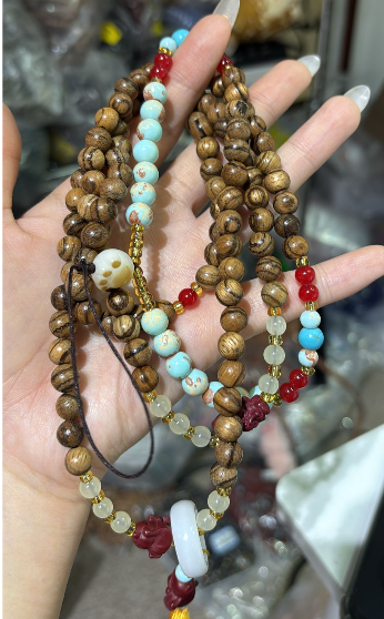 260131 - C36 越南沉香綠松石硃砂長電話繩