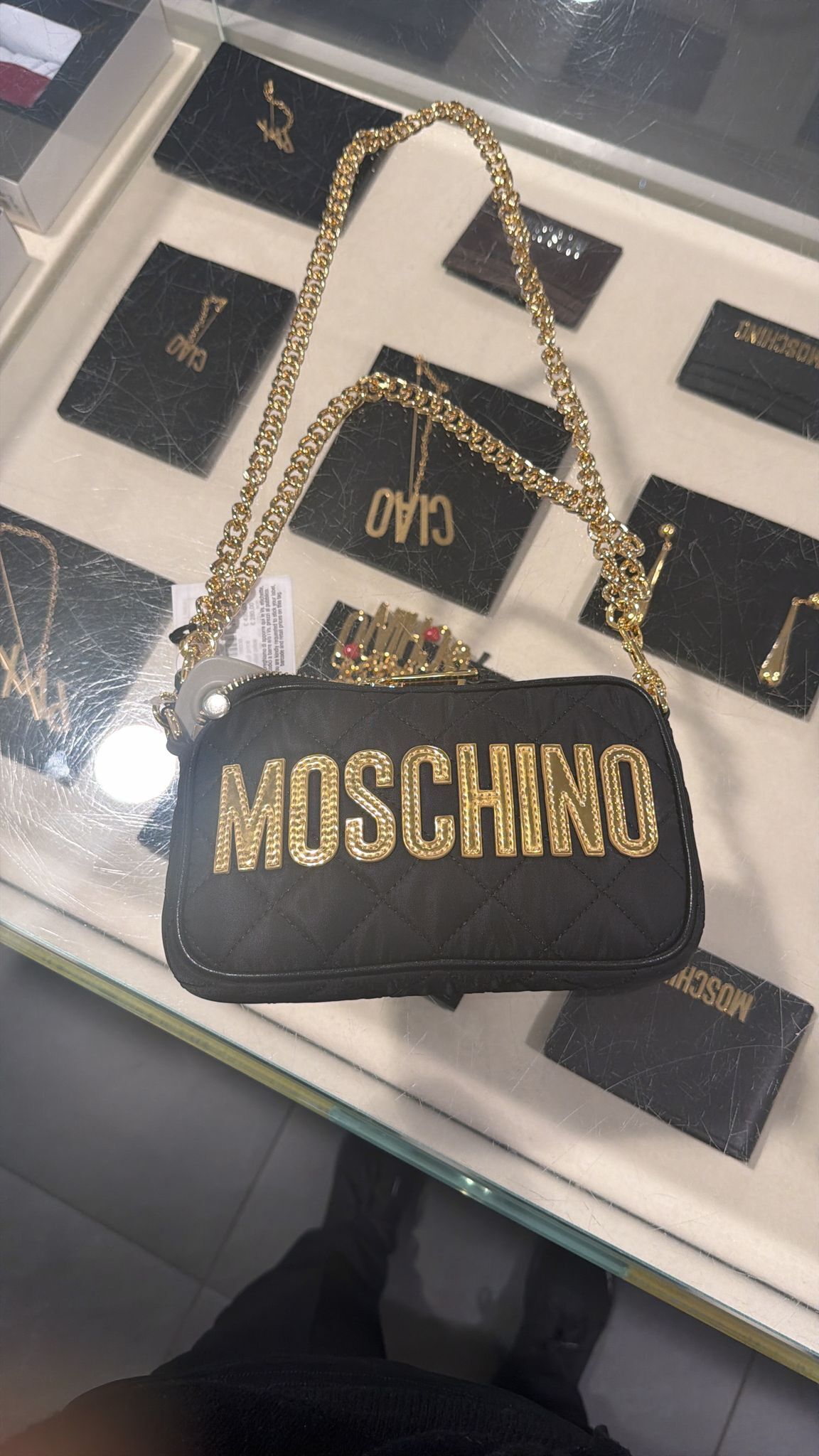 【預訂】AE013011 Moschino 絎縫尼龍斜肩包 (黑色)