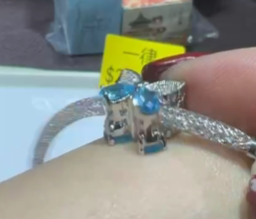 260131 - C70 潘潘銀色藍蝴蝶隔珠1粒