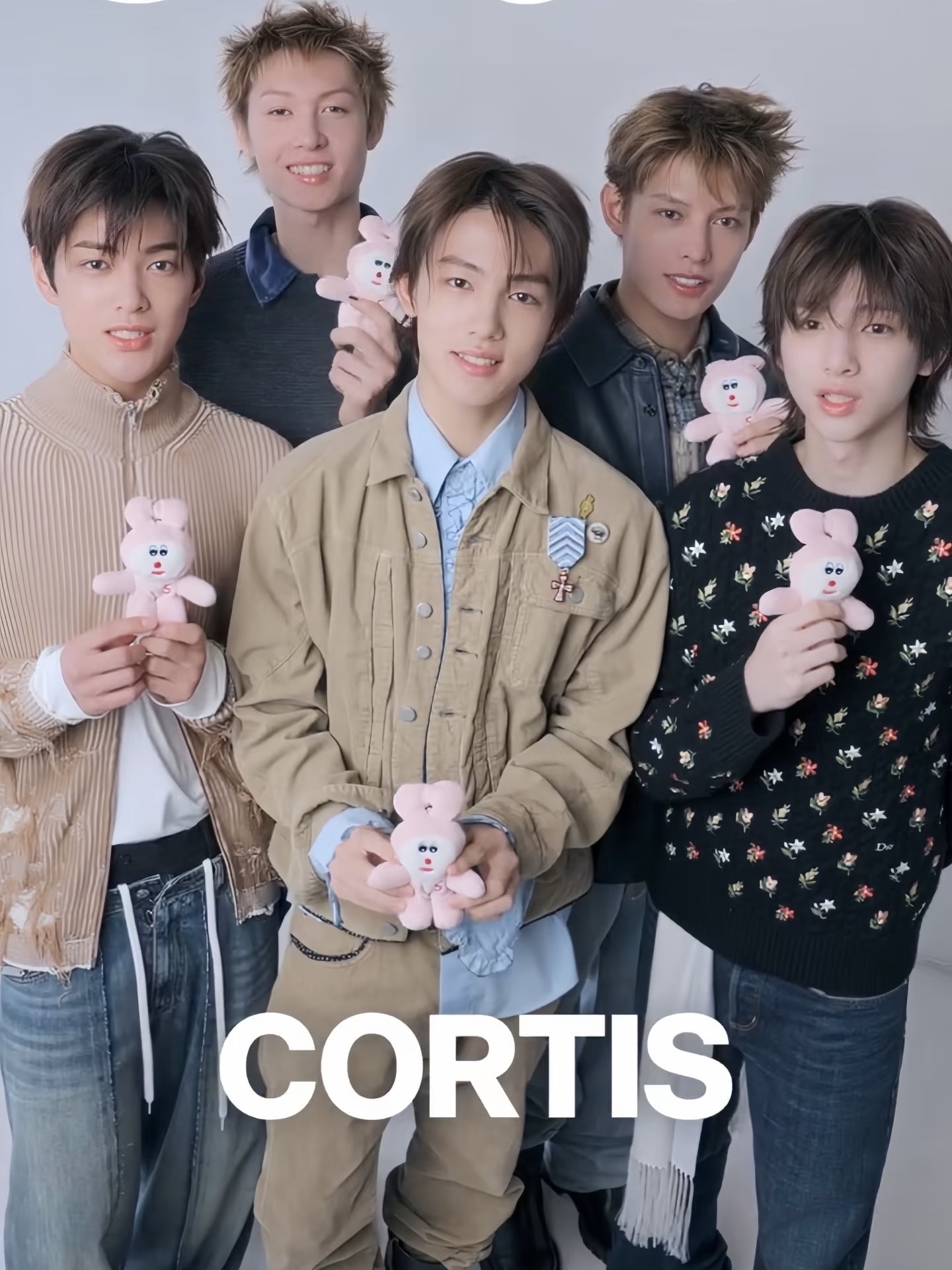 《SPUR 3月號封面》 CORTIS同款粉紅兔吊飾包 耳機包 鑰匙圈