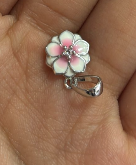 260131 - C87 潘潘銀色櫻花隔珠1粒