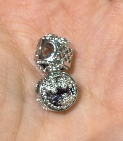 260131 - C89 潘潘銀色紫鑽3朵花隔珠1粒