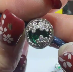 260131 - C93 潘潘銀色綠鑽3朵花隔珠1粒