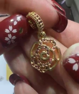 260131 - C94 潘潘金色紅鑽山茶花隔珠1粒