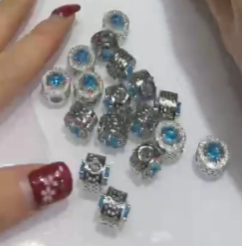 260131 - C99 潘潘銀色圓形淺藍鑽隔珠1粒