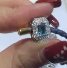 260131 - C100 潘潘銀色公主方淺藍鑽隔珠1粒