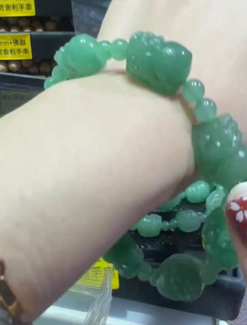 260131 - C154 綠東菱玉貔貅雕刻手串