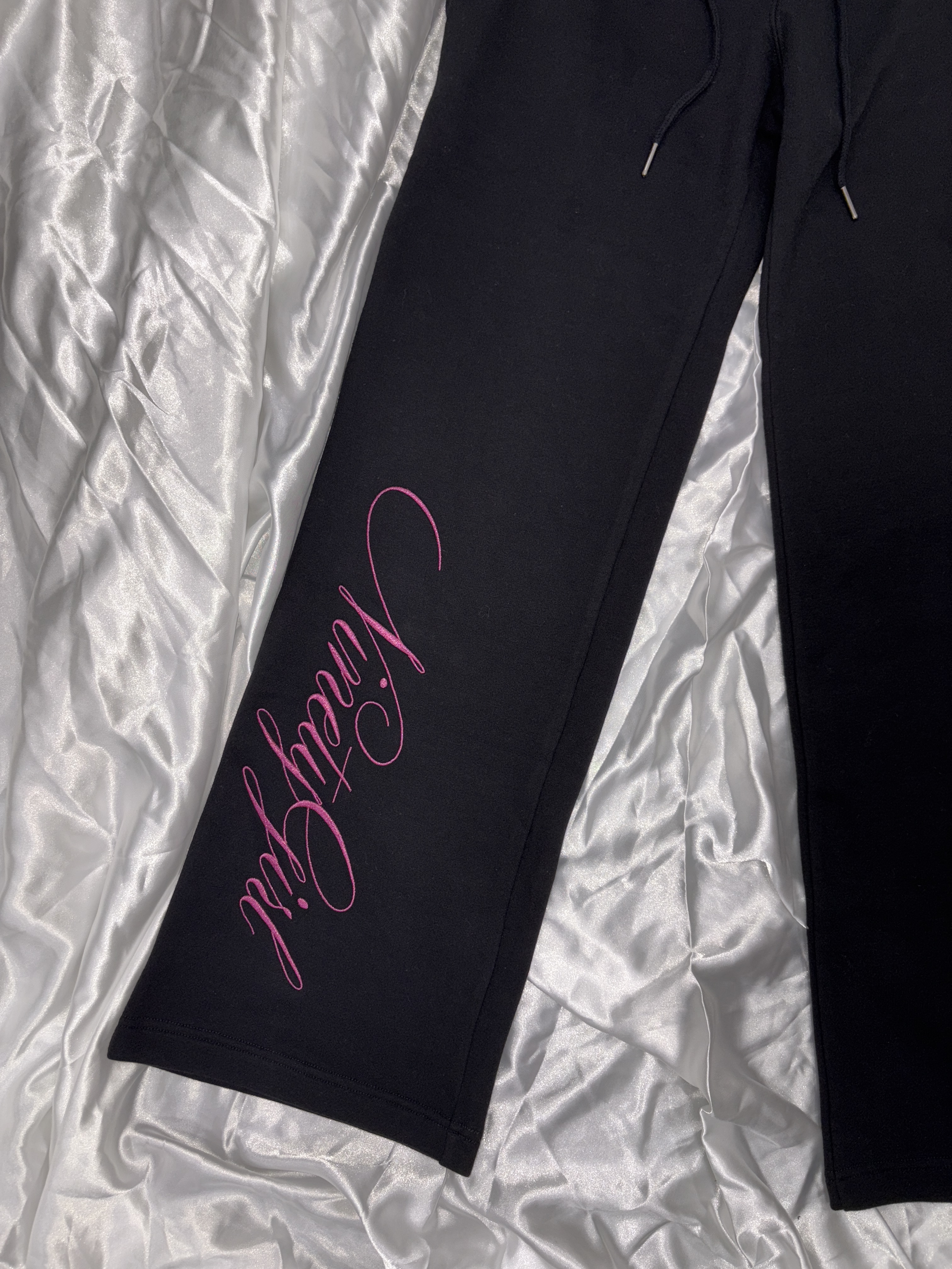 Feather Logo Slim Sweat Pants