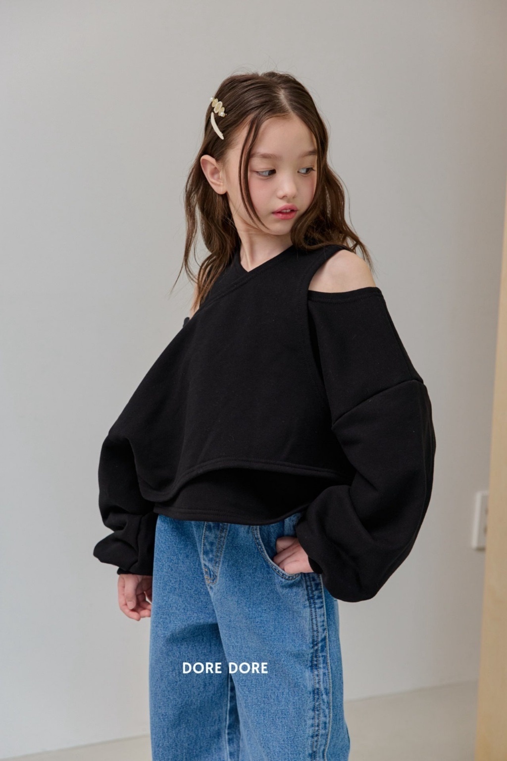 正韓春doredore 設計感挖肩上衣