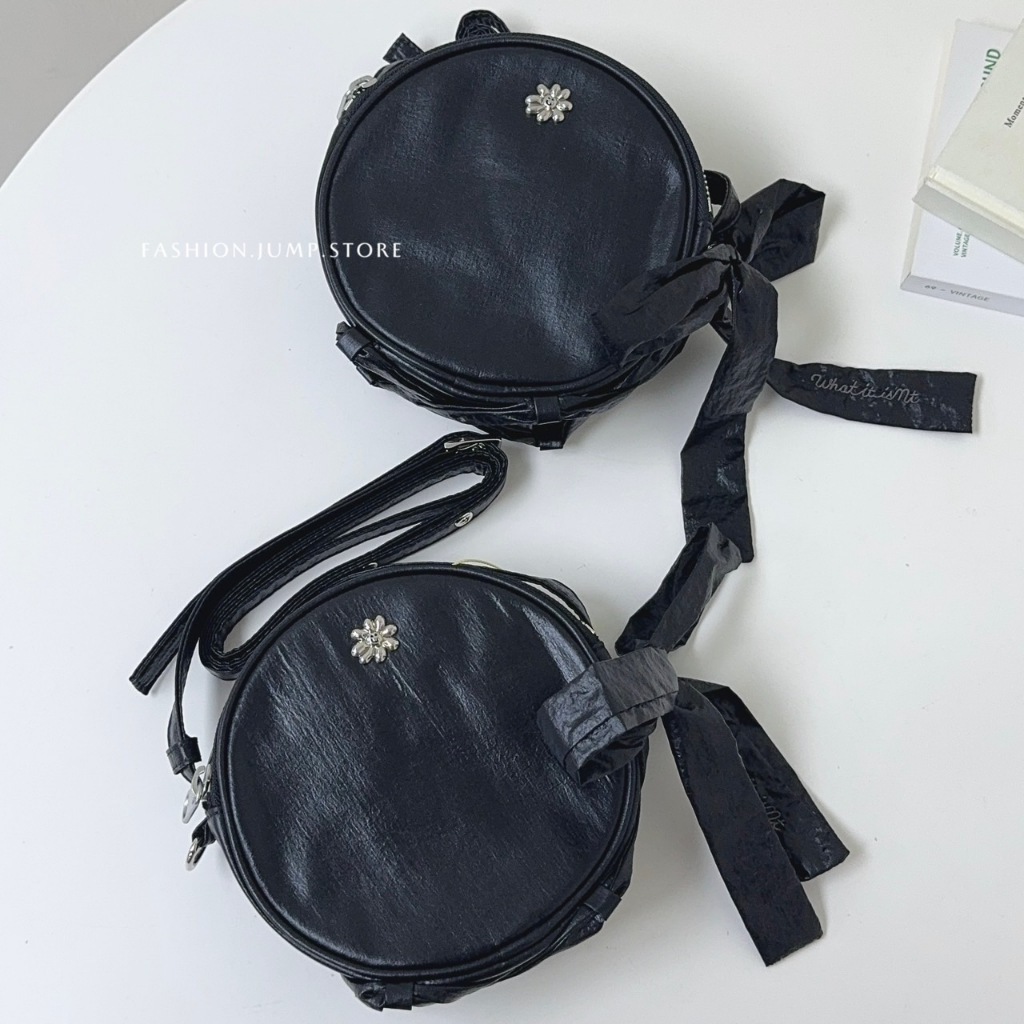 （現貨）韓國 What it isnt 小飛人 小花logo 圓筒包 MG2401BG03