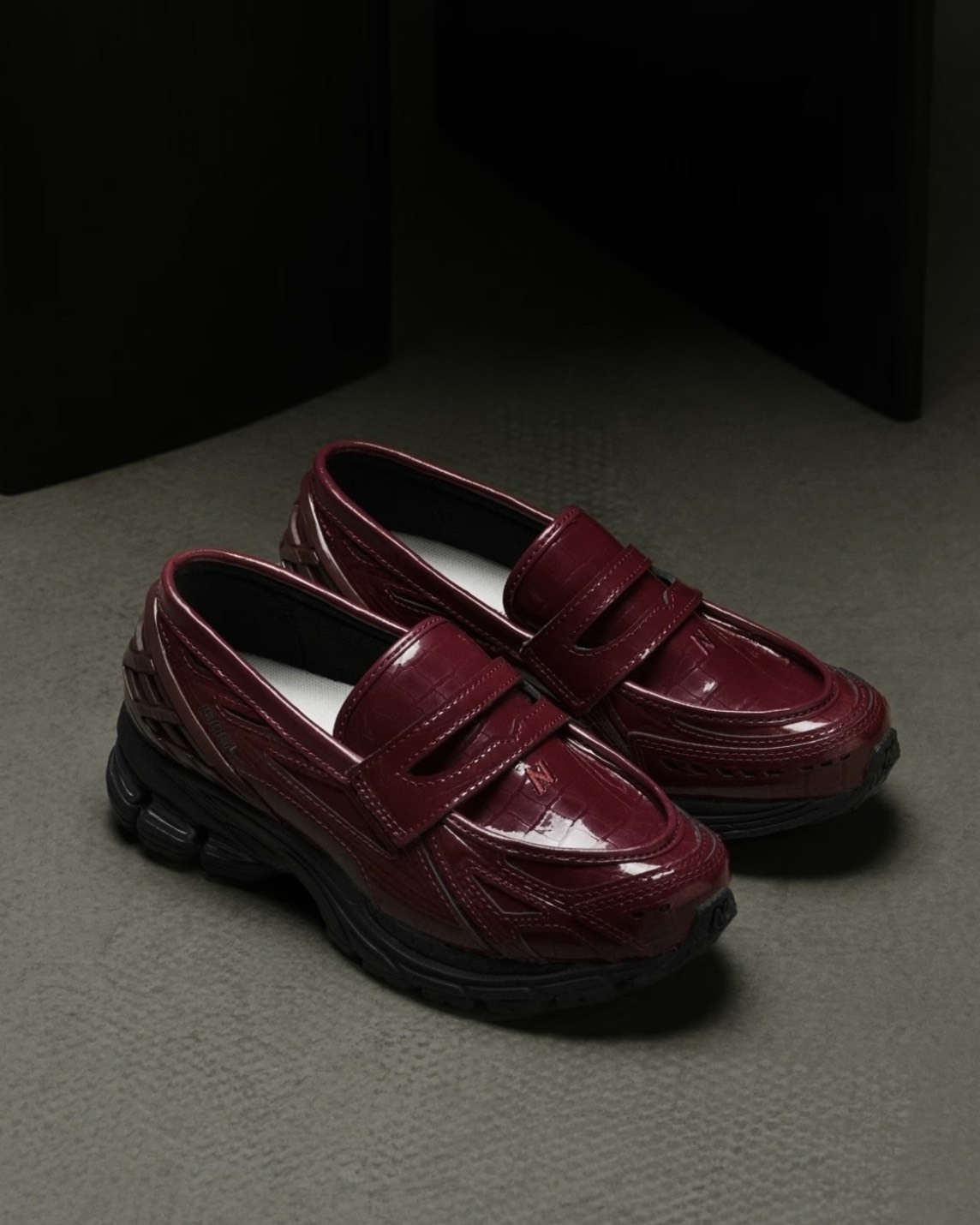 <國外限定> New Balance U1906 Loafers 鱷魚紋 櫻桃紅