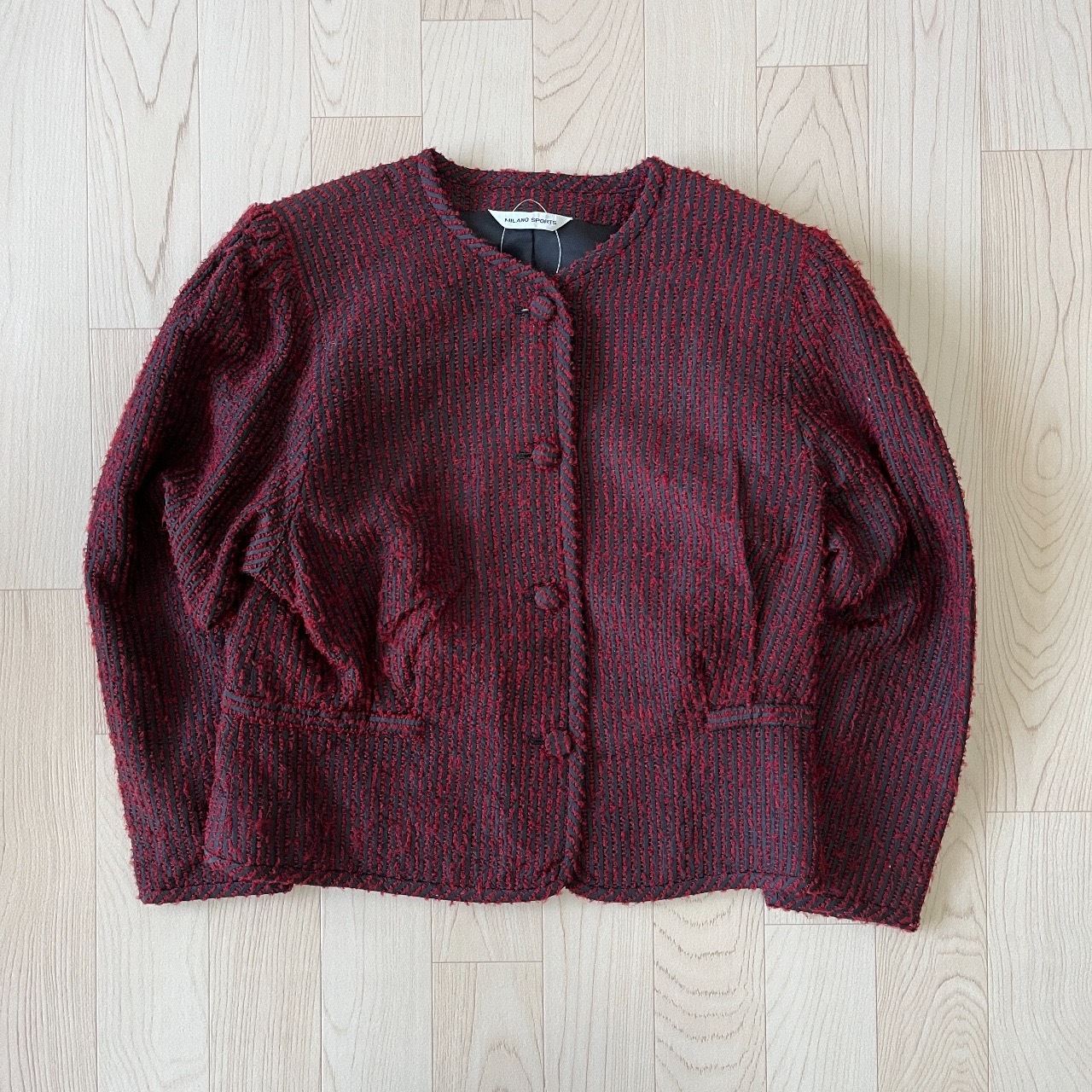 暗紅色立體直紋外套