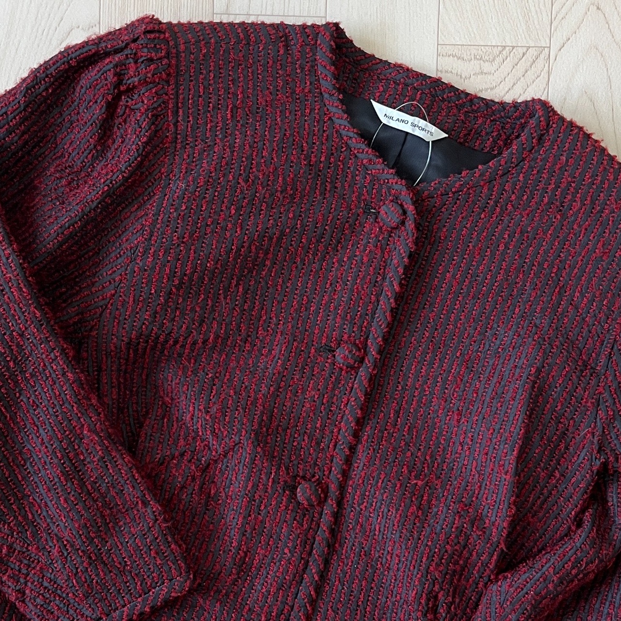 暗紅色立體直紋外套