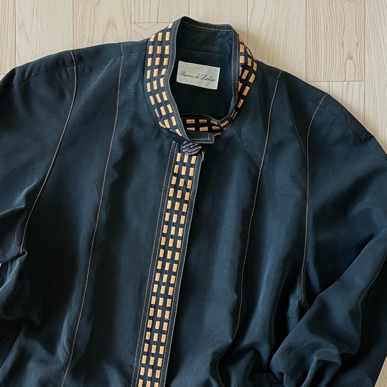 日本製金黃色刺繡格紋黑色古著長外套