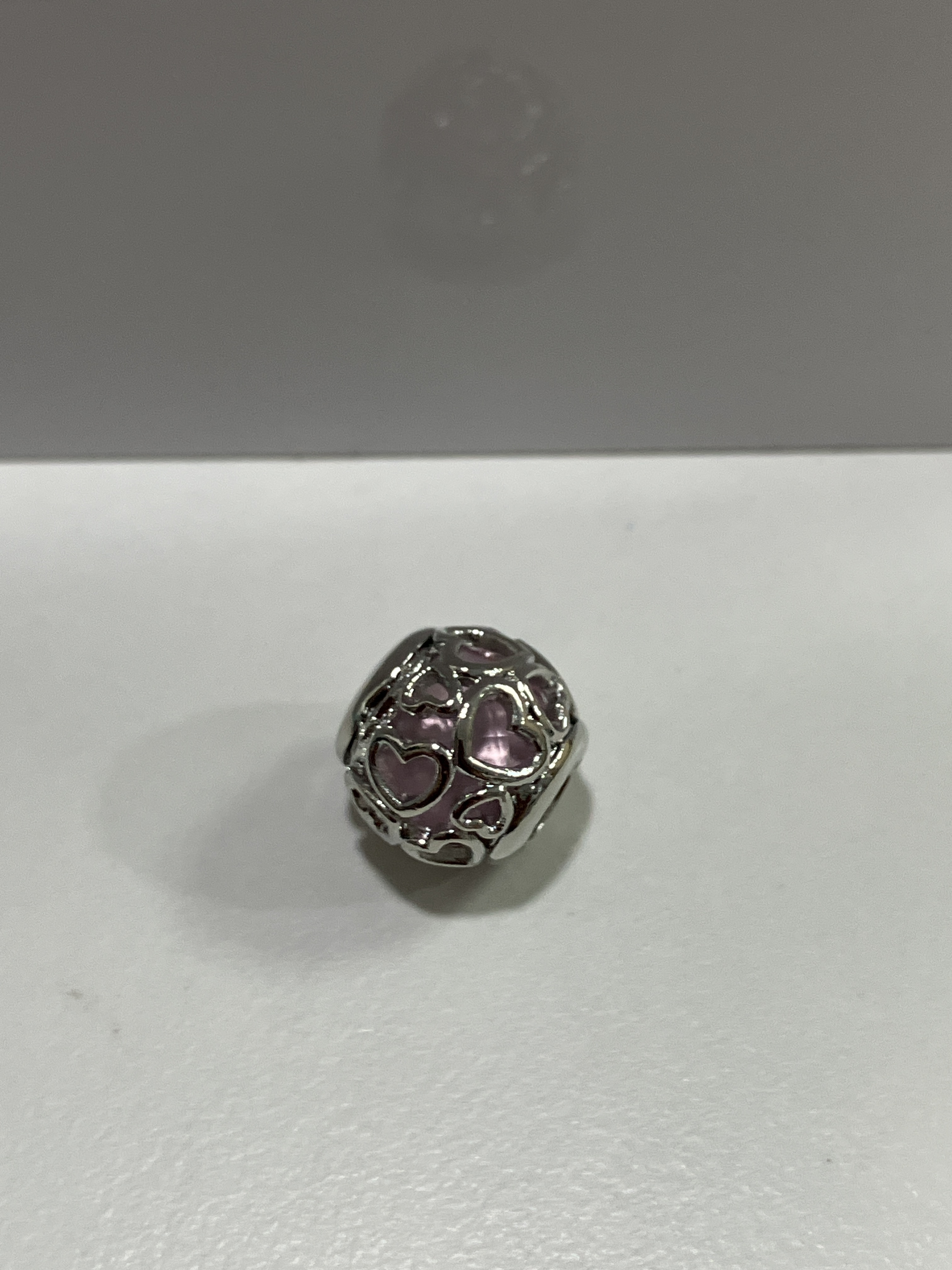 260131 - C120 潘潘銀色桶形心心粉鑽隔珠一粒