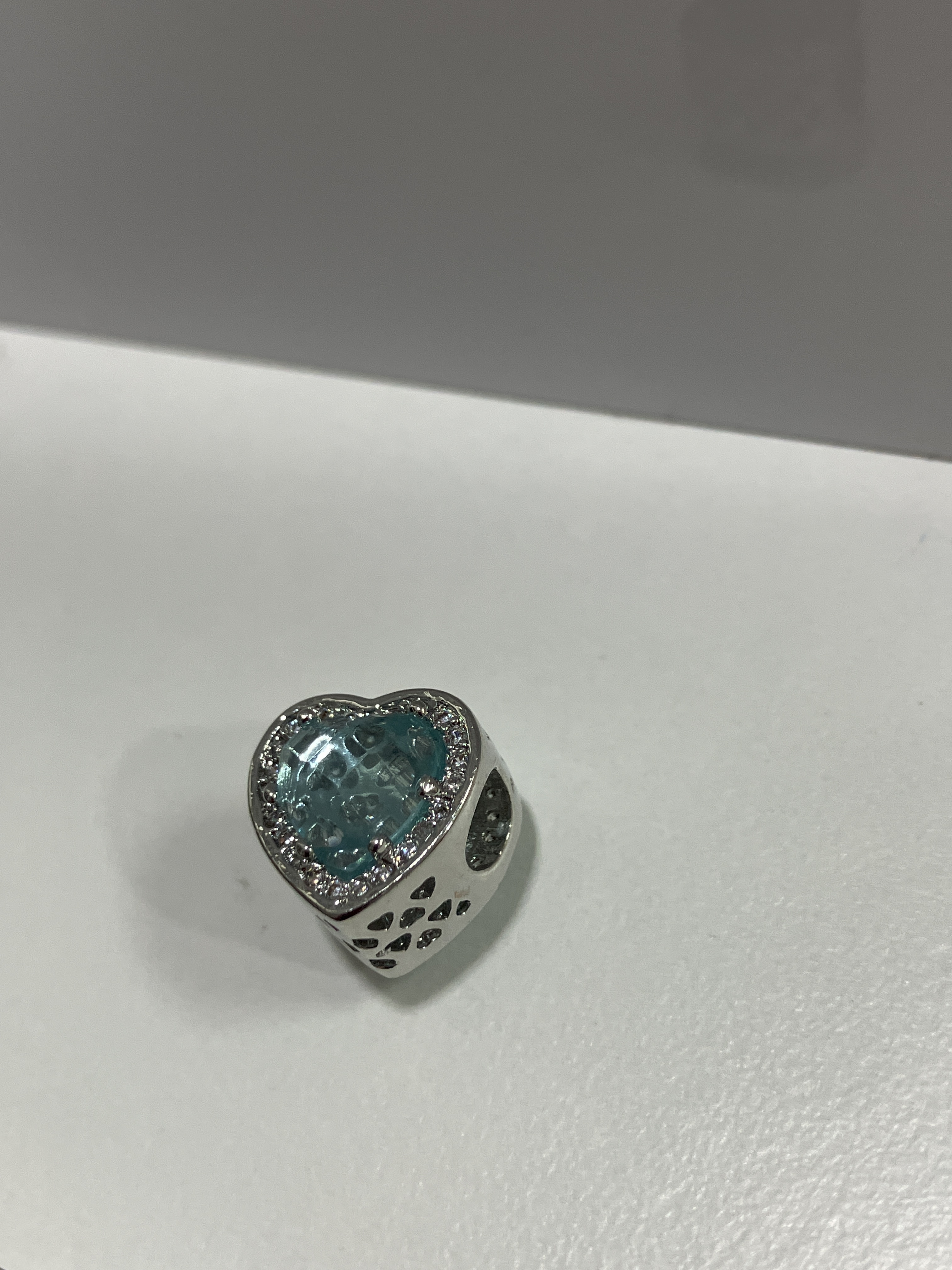 260131 - C117 潘潘銀色心形藍鑽隔珠一粒