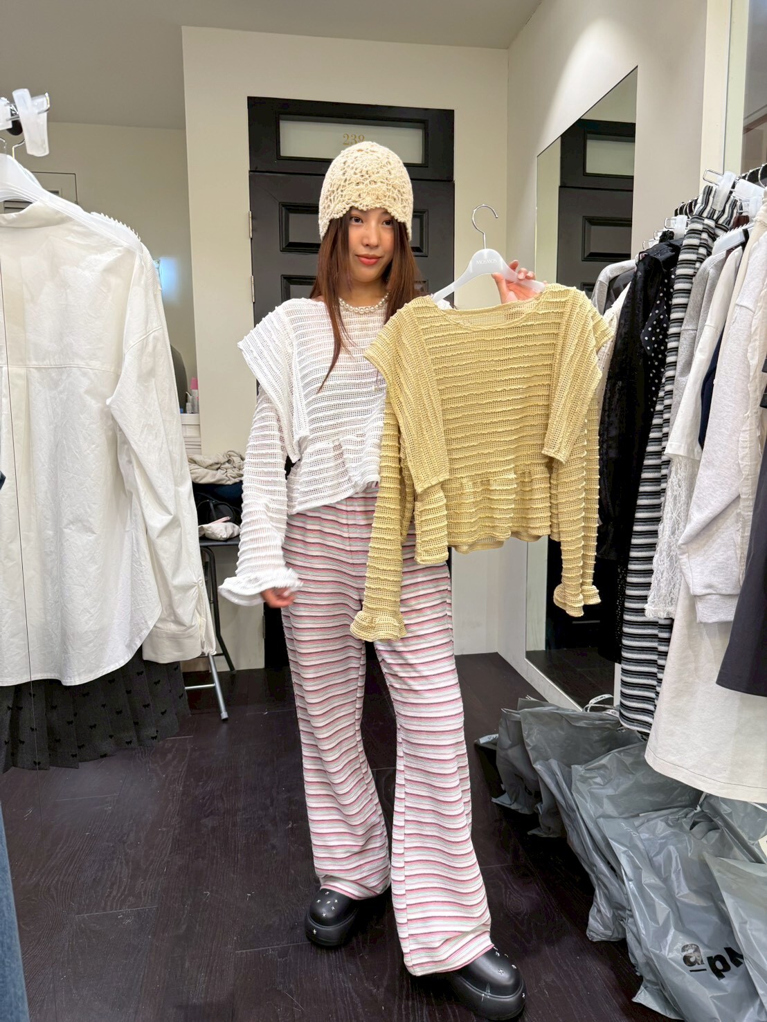 MS5403 荷葉邊縷空格上衣