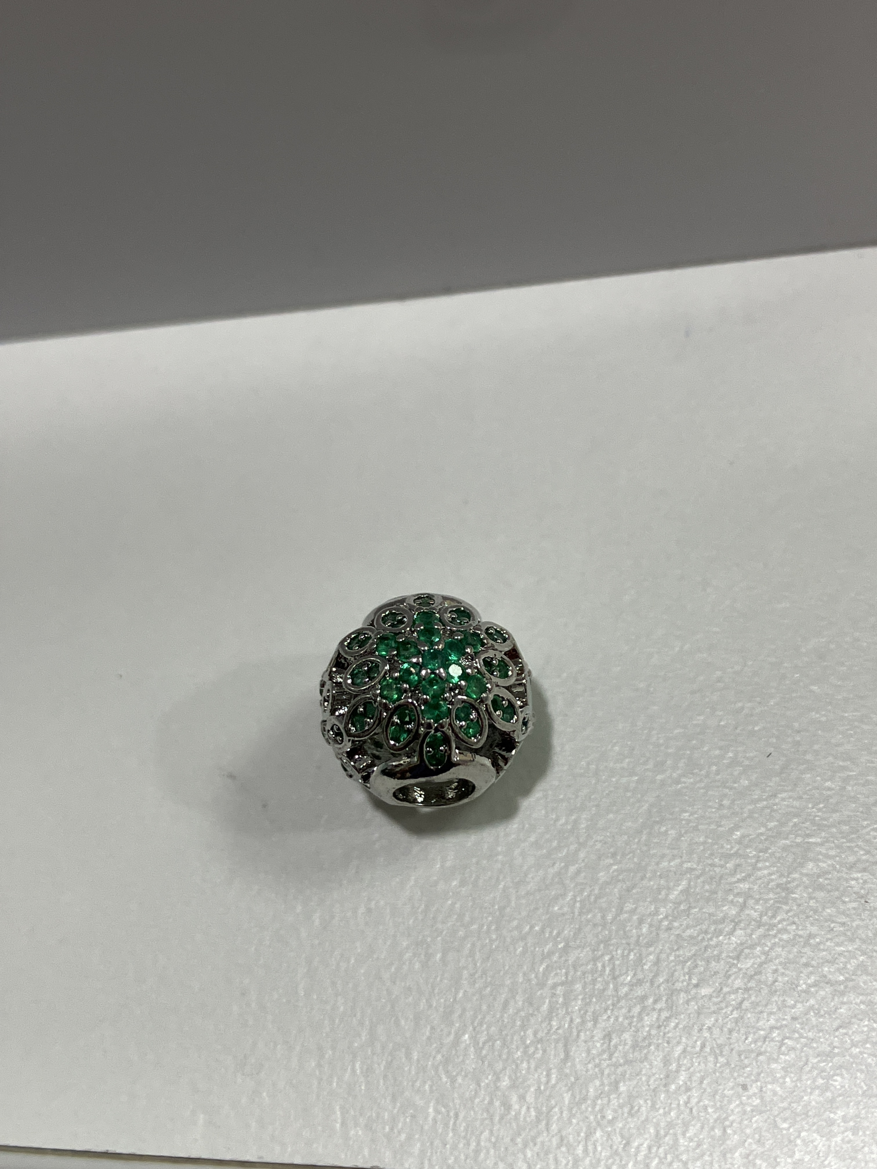 260131 - C110 潘潘銀色綠鑽隔珠一粒