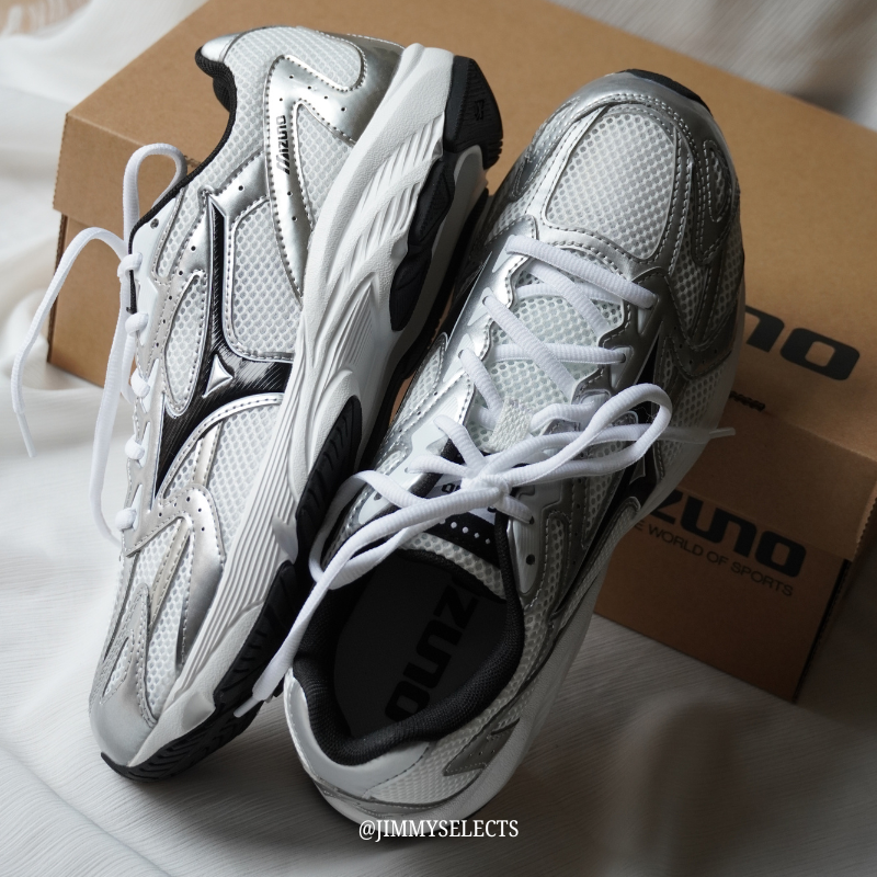 Mizuno銀色跑鞋✨輕量舒適百搭慢跑鞋 男女同款圓頭鞋｜運動日常穿搭必備 D1GH242804  July25