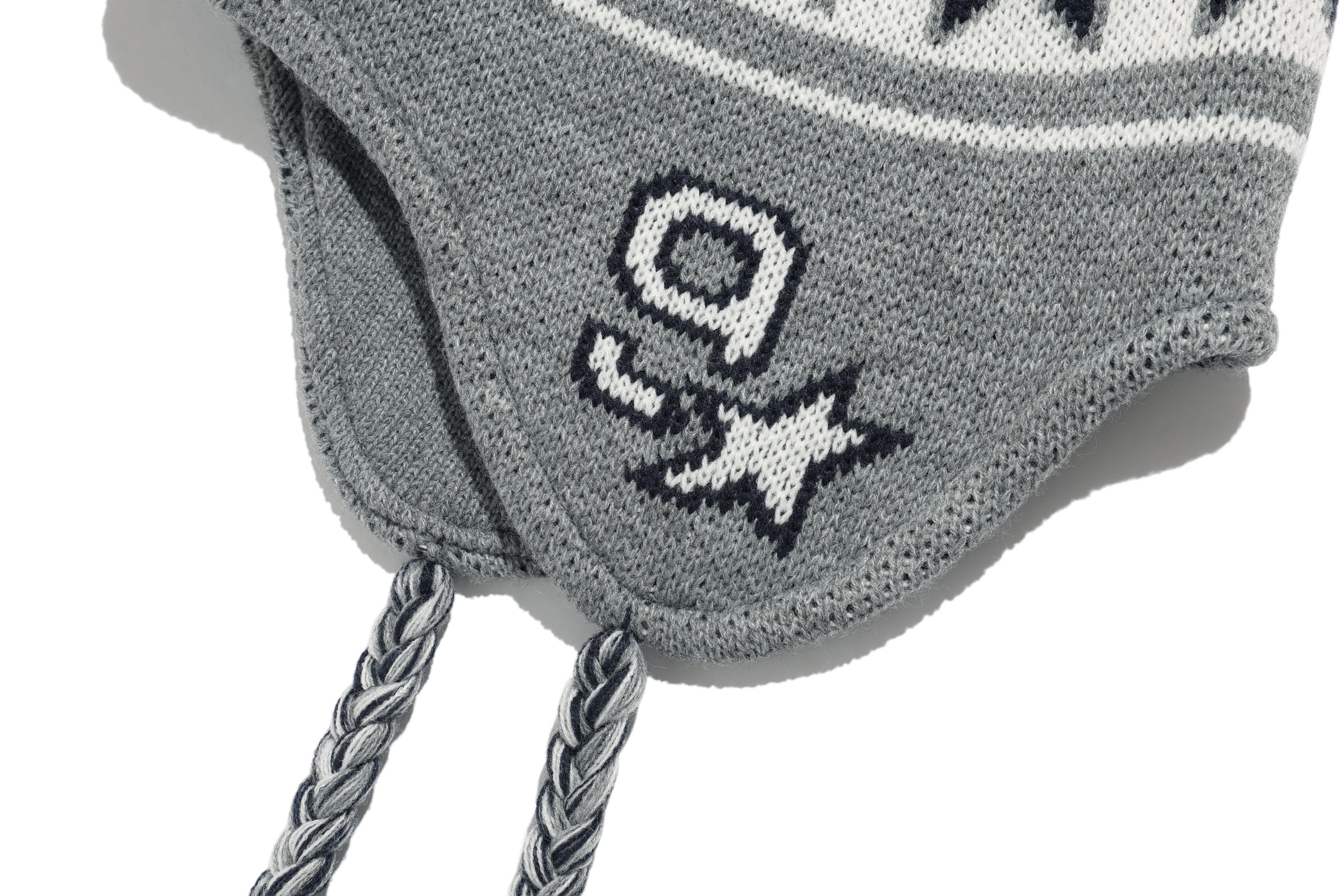 X9090 9STAR EARFLAP BEANIE