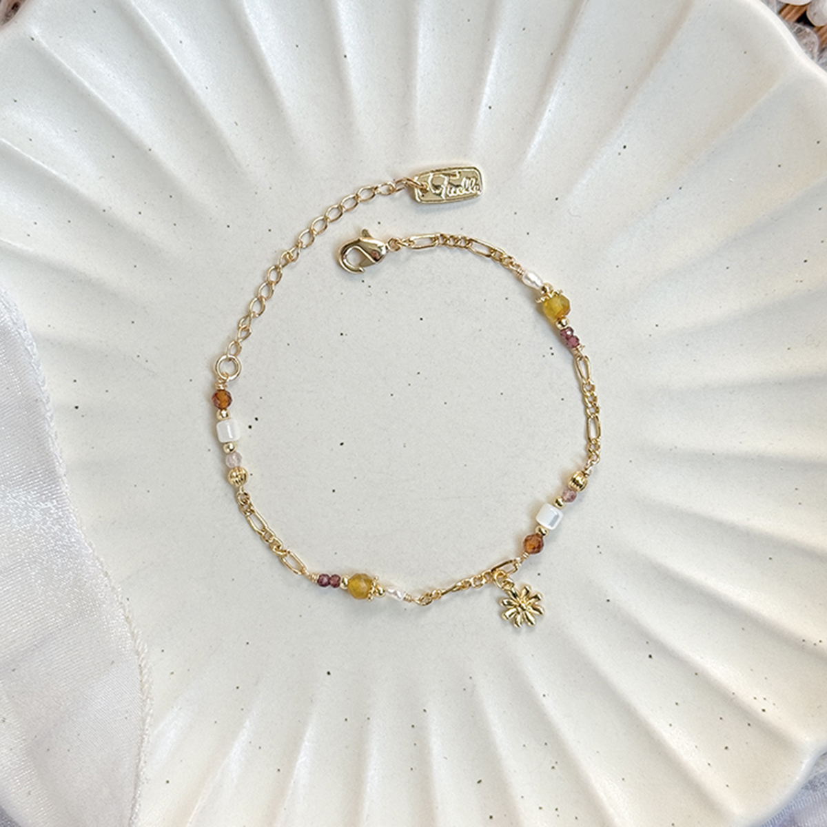 生日花 • 捌月貳捌 • 秋麒麟草 – 蝶貝黃蛋白 – 手鍊