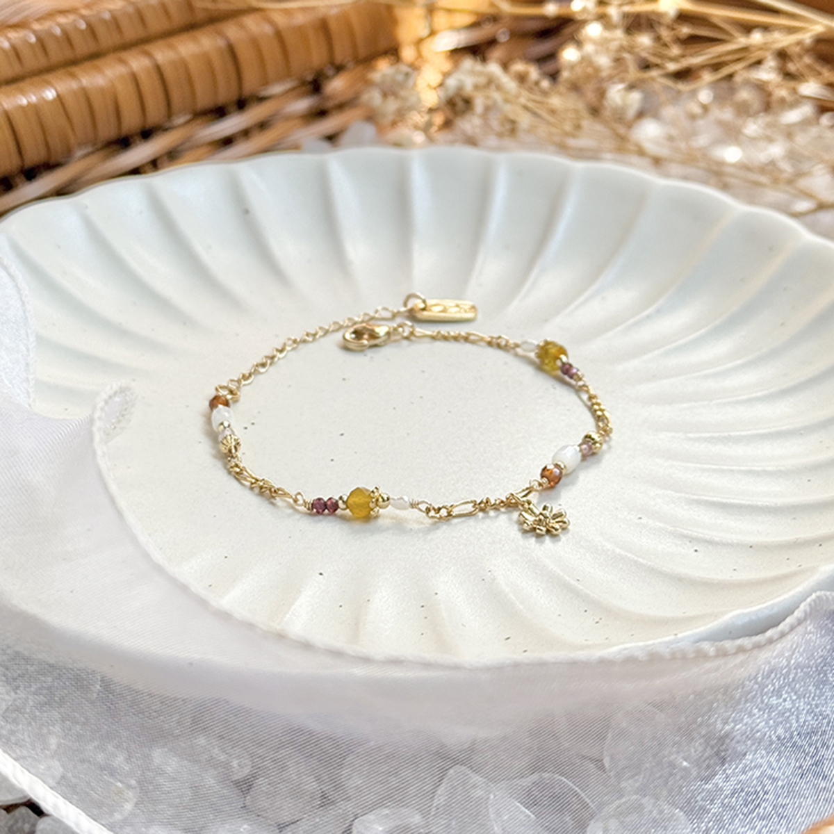 生日花 • 捌月貳捌 • 秋麒麟草 – 蝶貝黃蛋白 – 手鍊