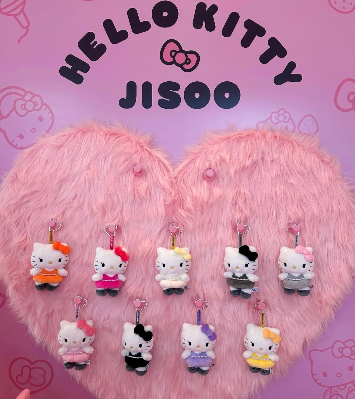 【代購】Hello Kitty X Jisoo 聯名 娃娃吊飾 盲盒