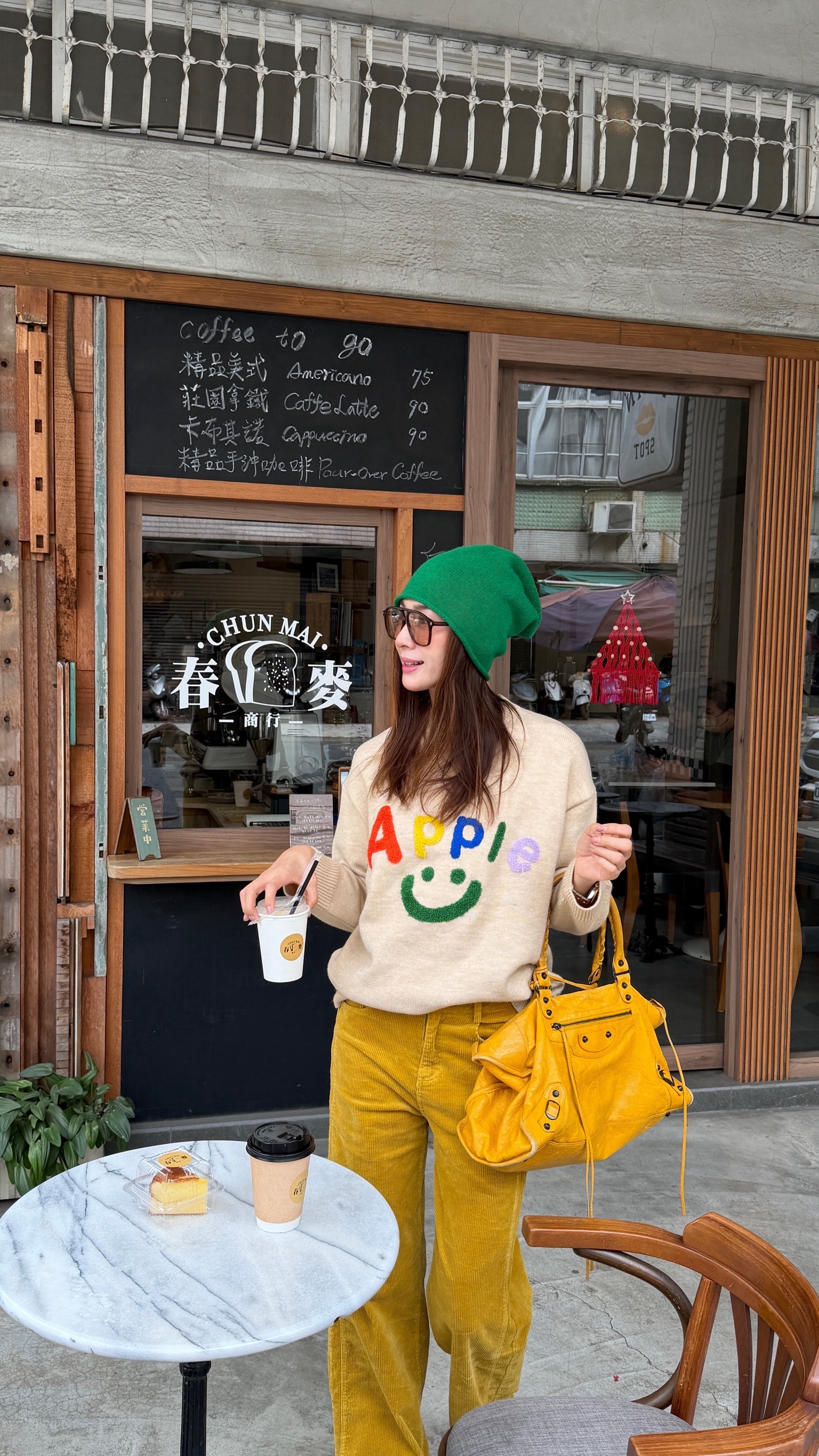 撞色微笑針織毛衣