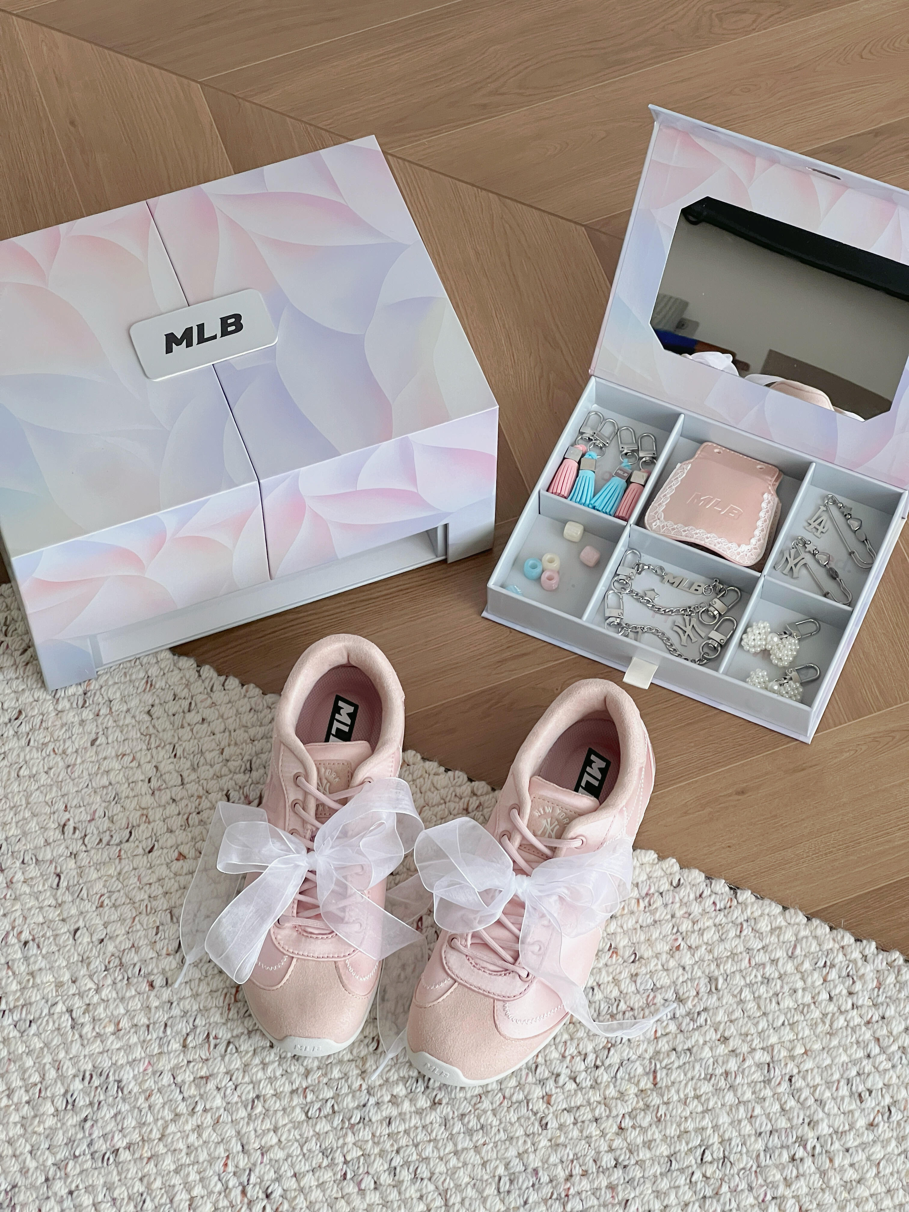 【預購】MLB 限定禮盒 NY 紐約洋基隊 仙風少女 粉紅泡泡 緞面 芭蕾舞 徳訓薄底鞋 禮盒套裝 3ASXCE26N-50PKS