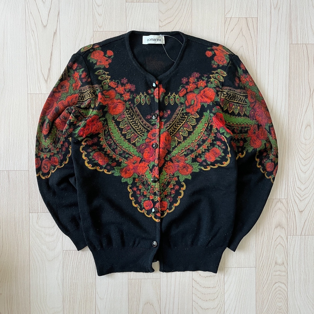 異國風情黑色長袖羊毛毛衣