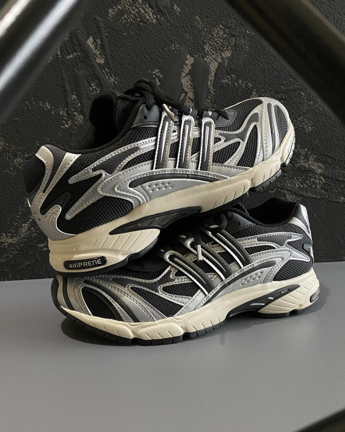 【預購】ADIDAS TEMPER RUN 2.0 黑銀色 JR9559