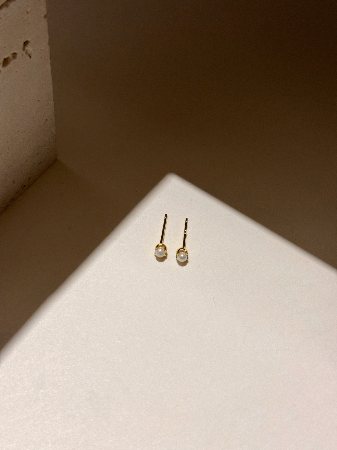 簡約四爪鑲珍珠耳環