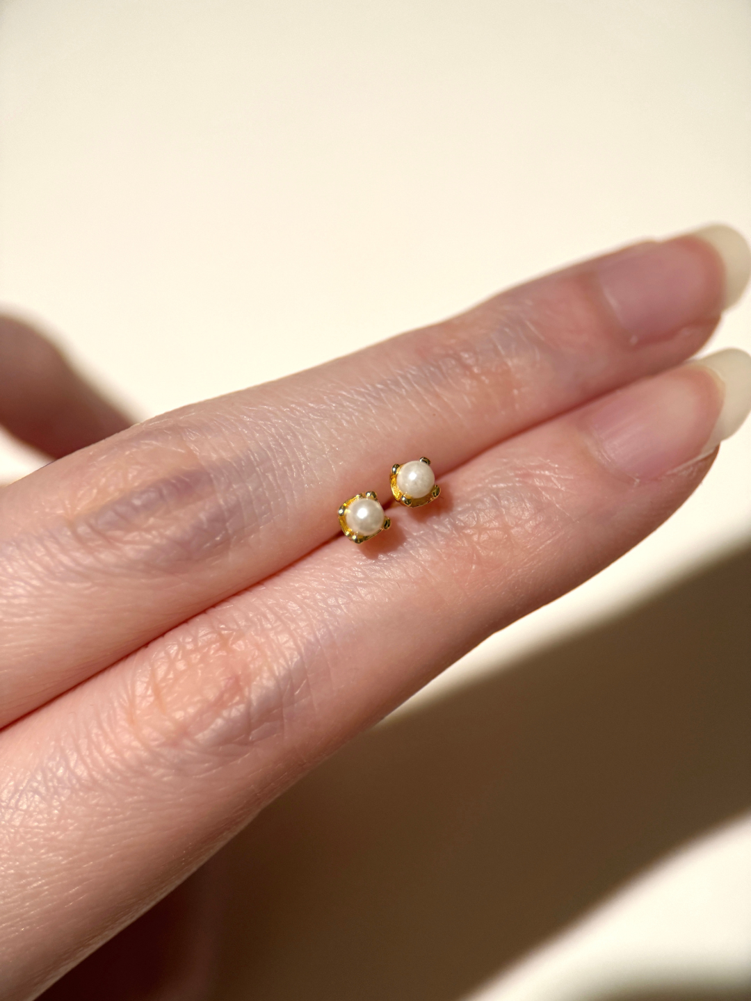 簡約四爪鑲珍珠耳環