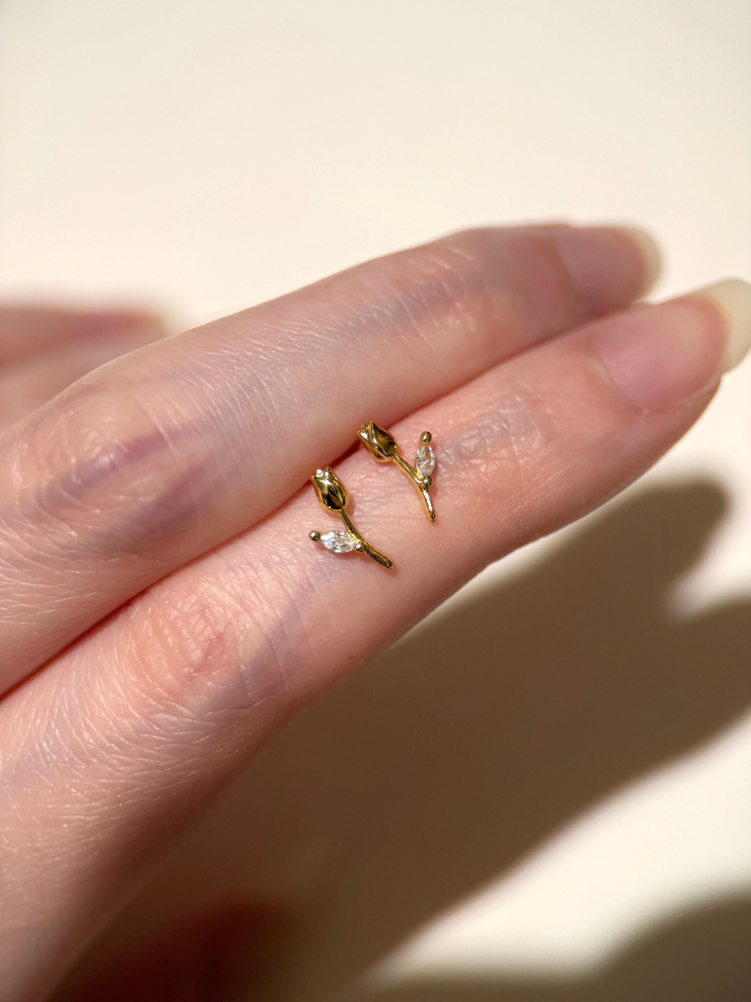 鬱金香鋯石耳環