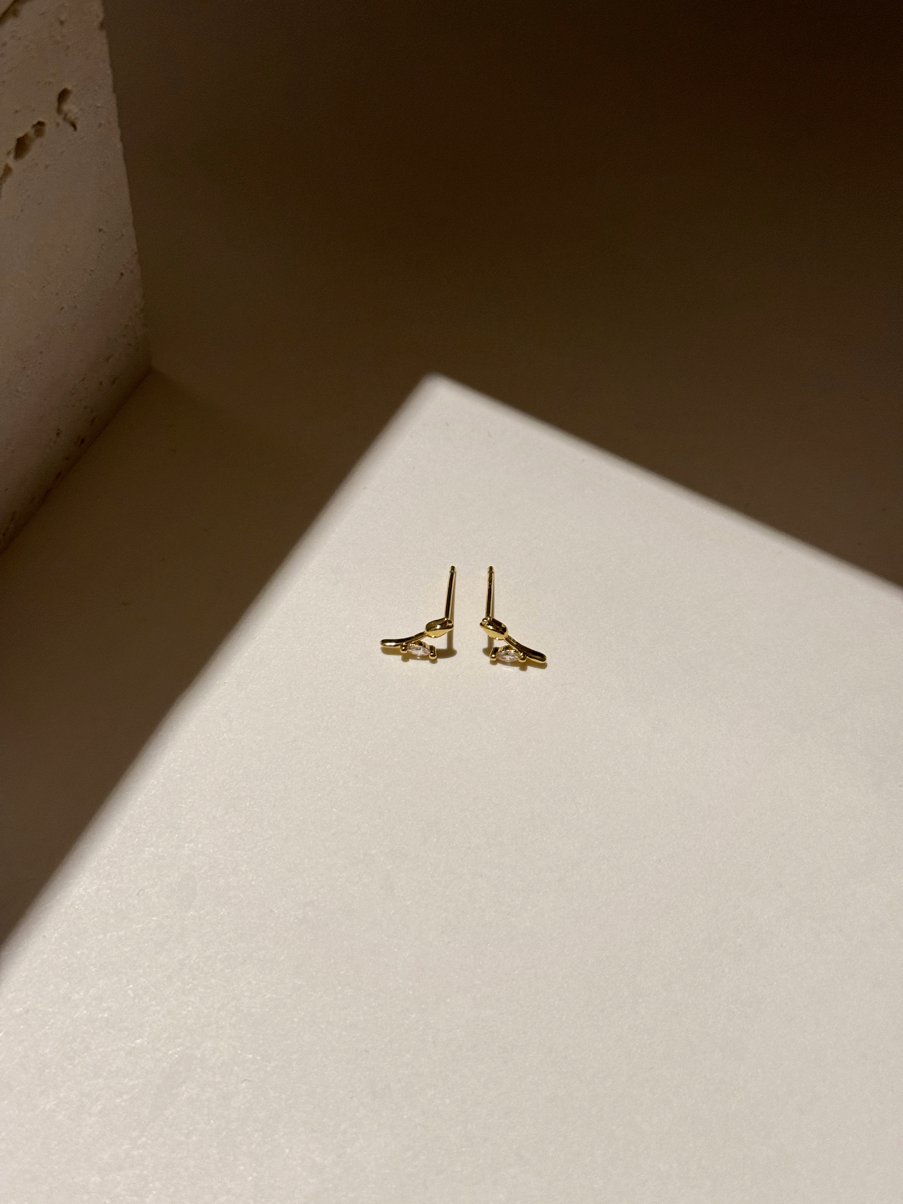 鬱金香鋯石耳環