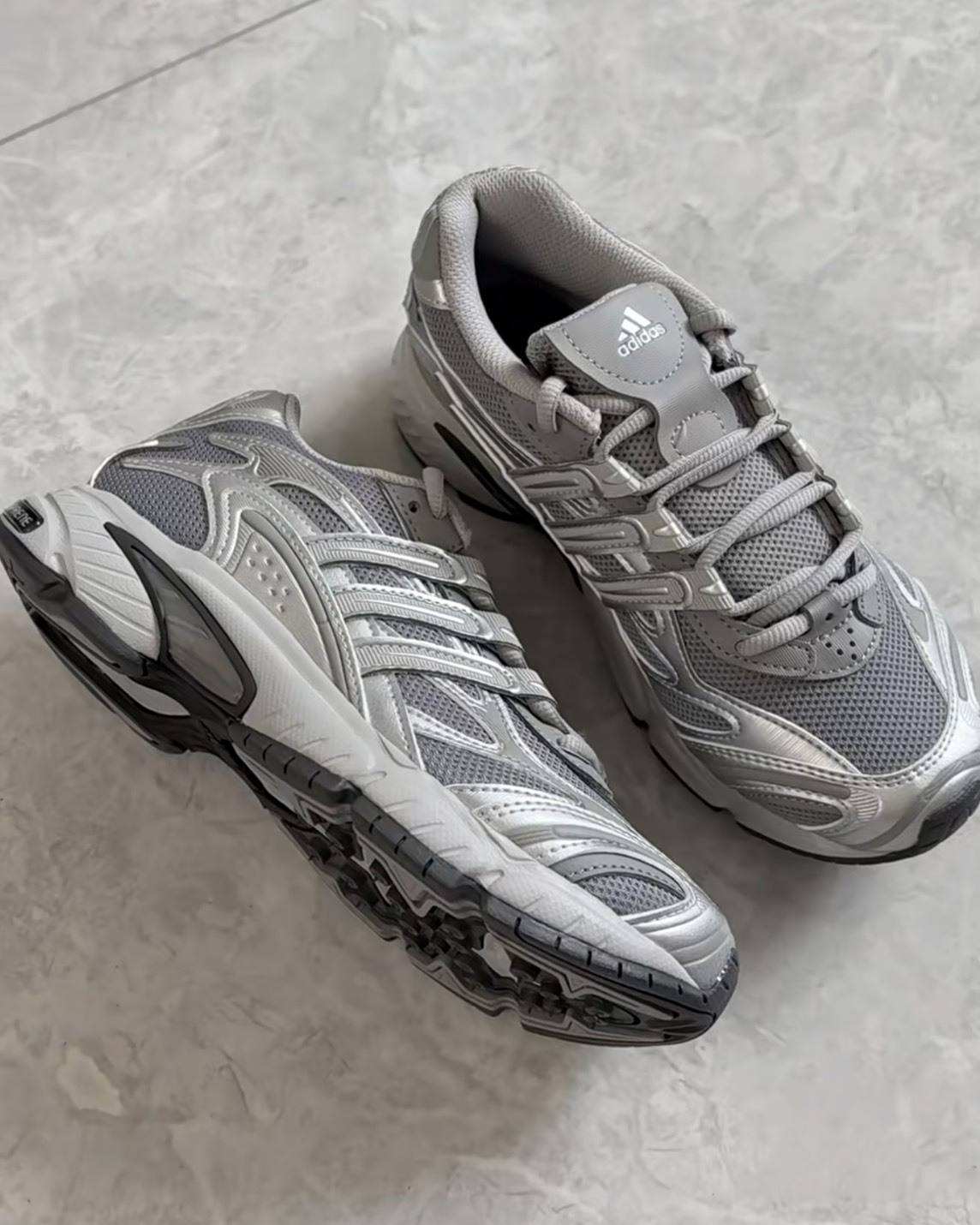 【預購】ADIDAS TEMPER RUN 2.0 銀灰色 JR9558