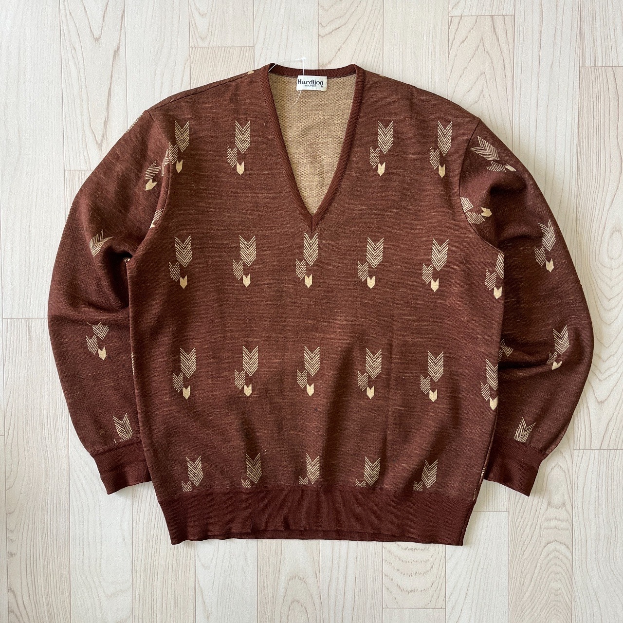 紅棕色民族風箭矢圖案羊毛毛衣
