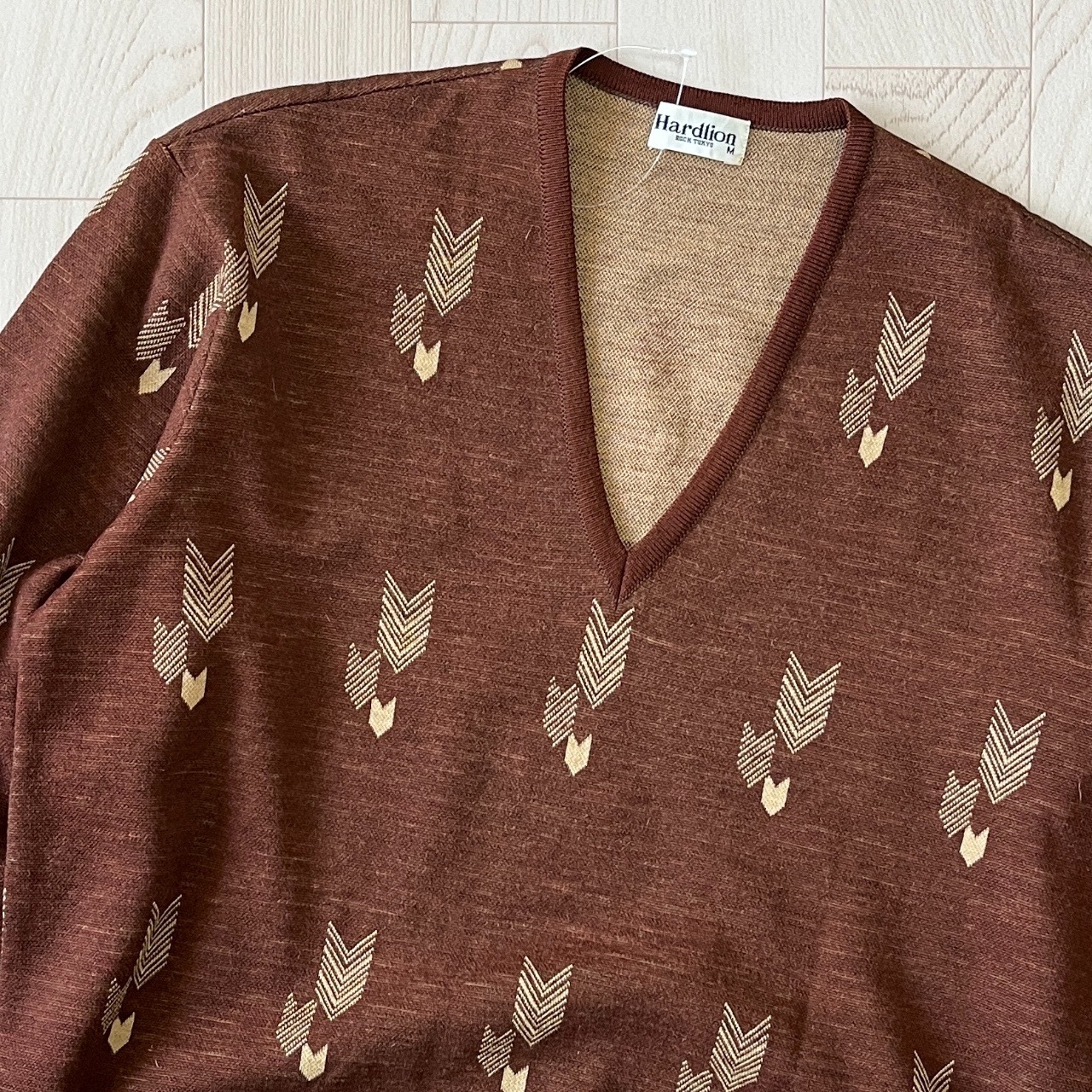 紅棕色民族風箭矢圖案羊毛毛衣