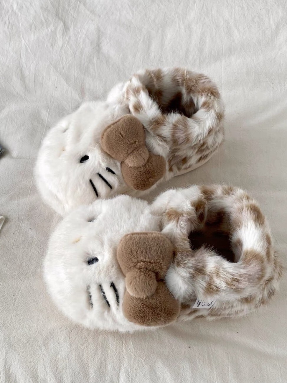 Hello Kitty 澎鬆毛絨室內拖