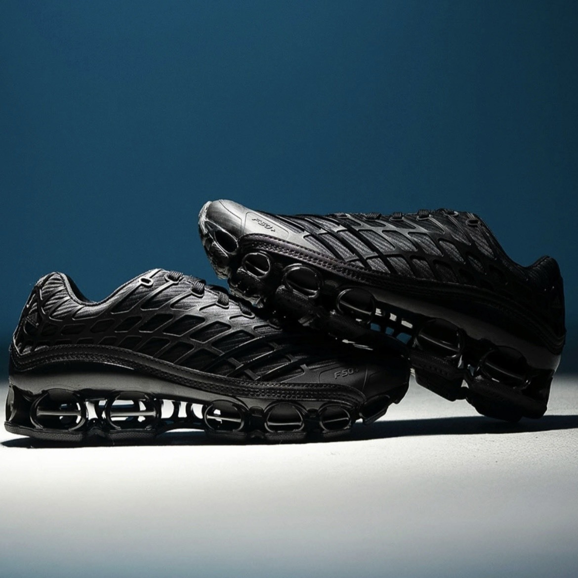 【代購】adidas Megaride F50 機能彈簧跑鞋｜貼合緩震 透氣輕量 低幫運動休閒鞋 男女同款｜黑色