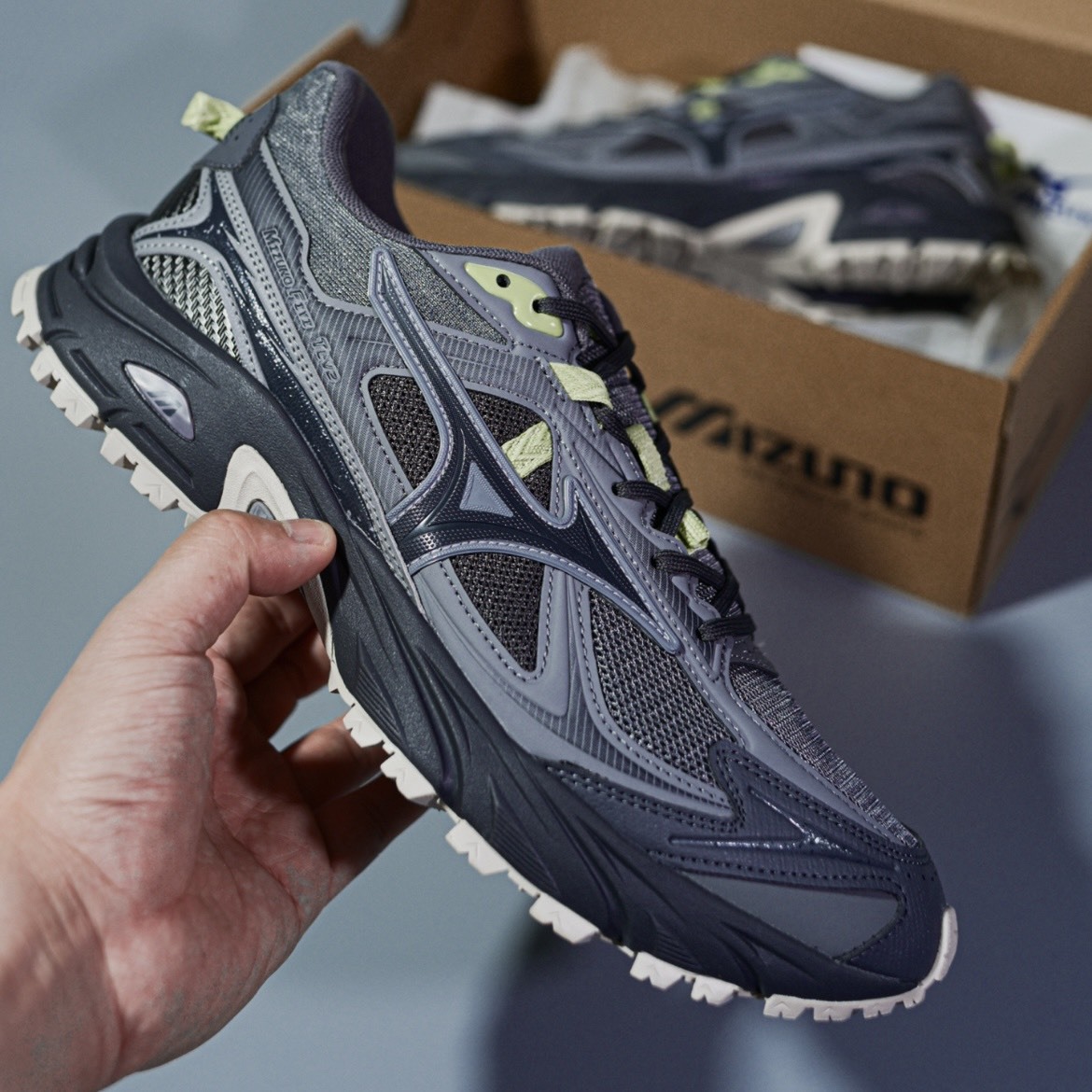 【代購】Mizuno FIYI TL V2 機能徒步跑鞋｜輕量減震 防滑抓地 戶外運動休閒鞋 潮流穿搭 男女同款｜灰色