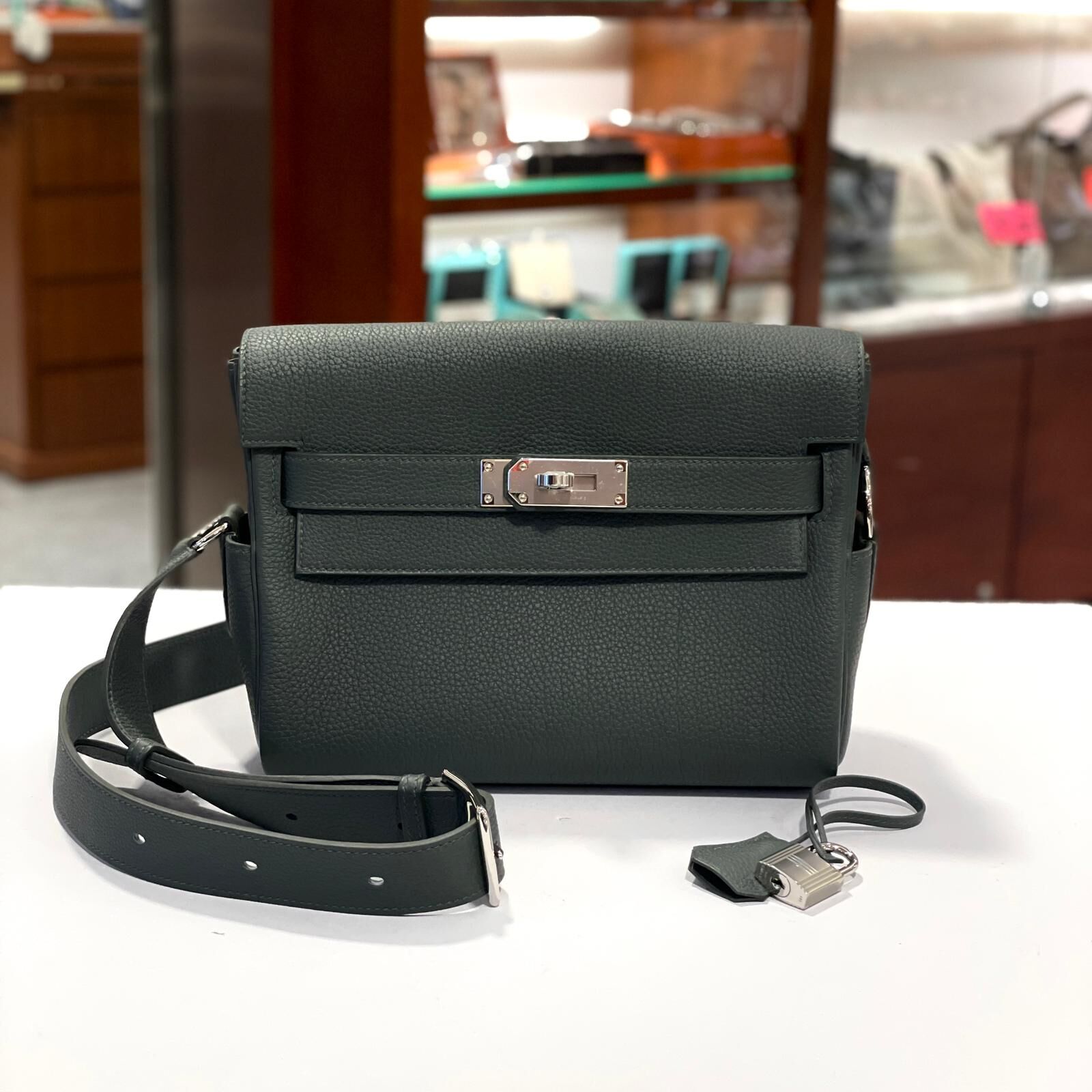 全新HERMES SAC KELLY MESSENGER PM Q0 VERT MANGROVE TOGO PHW K刻 灰綠色銀扣 #BRAND NEW #香榭站正品