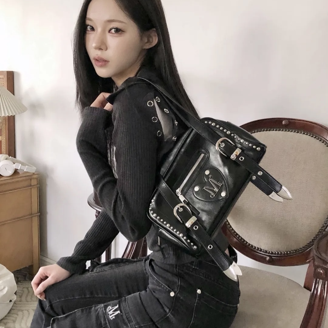 MUCENT 全黑 金屬LOGO 鉚釘肩背包 手提包 韓國代購 個性 簡約