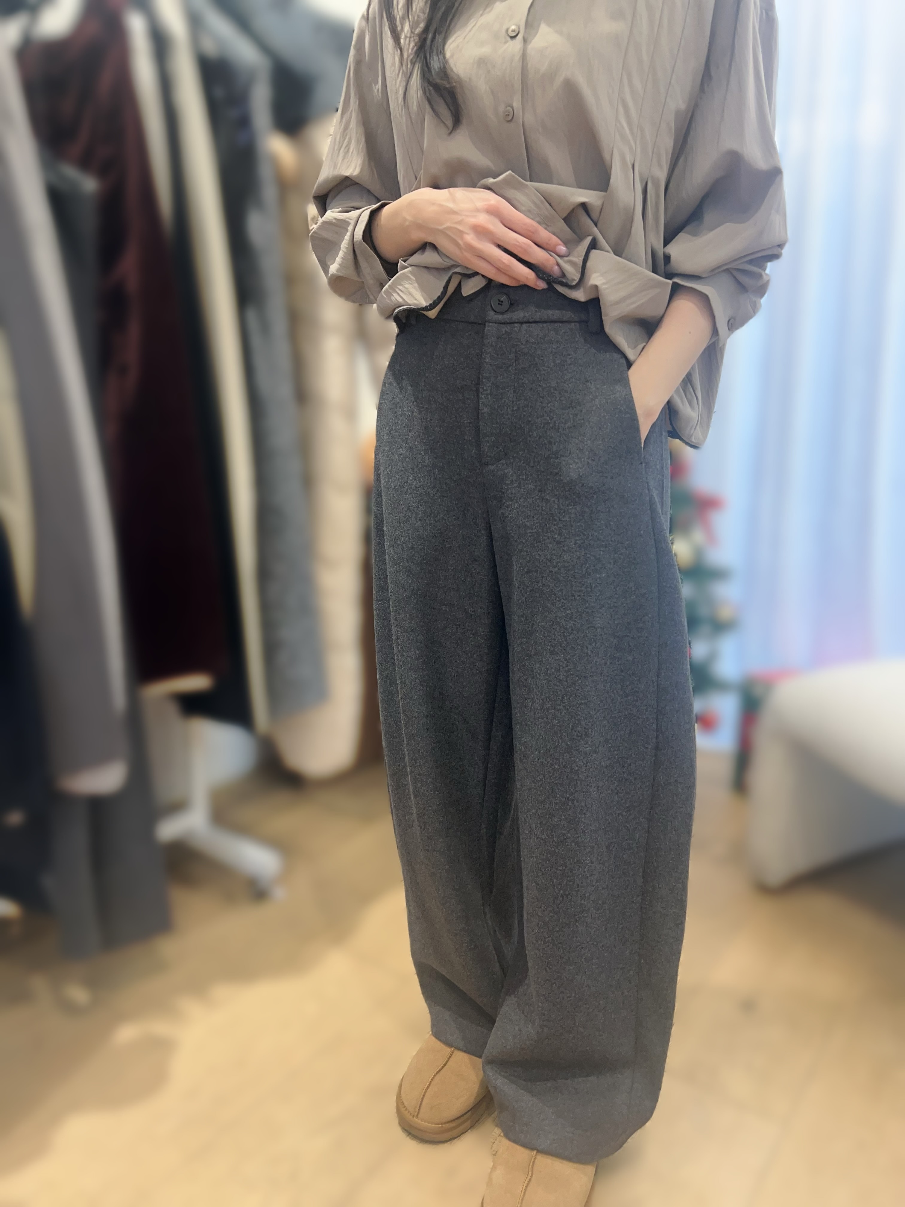 AQ16   羊毛橡根褲50%   S: 腰 26-34 長39   hip51  /   M  腰 28-36 長 39 hip 53./    L 腰 30-38長 39hip55$ 699