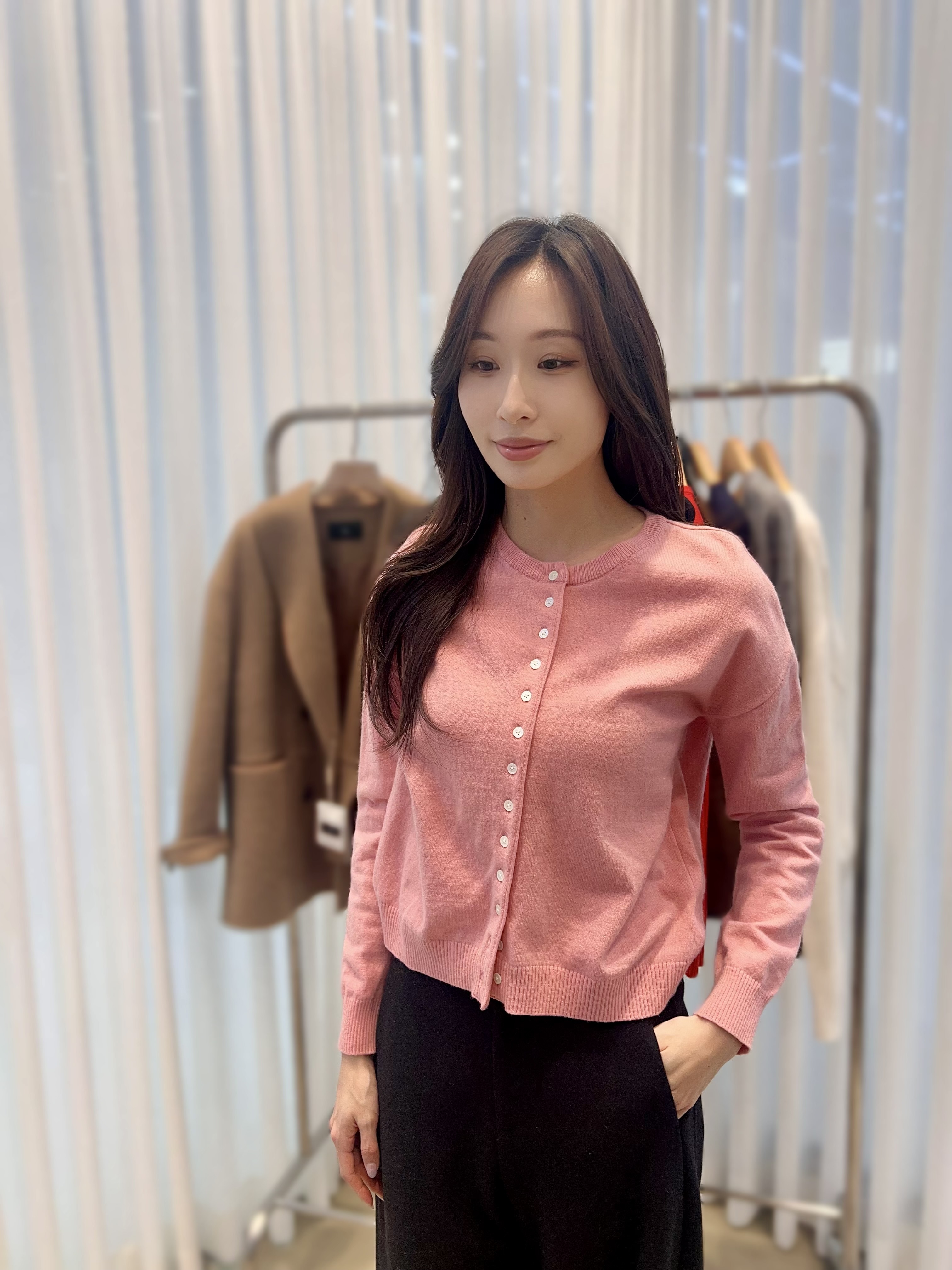HQ13   羊毛25%  CASHMERE 5% 胸 42 -56 長21  $999 (一口價)